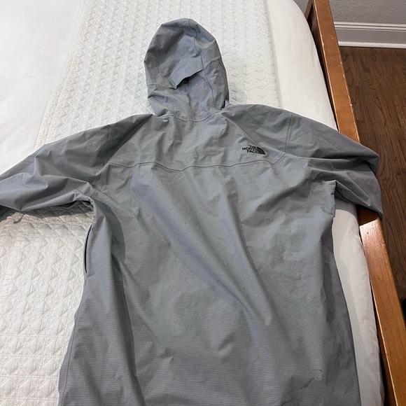 The North Face men’s rain jacket. Size M. - Picture 3 of 4